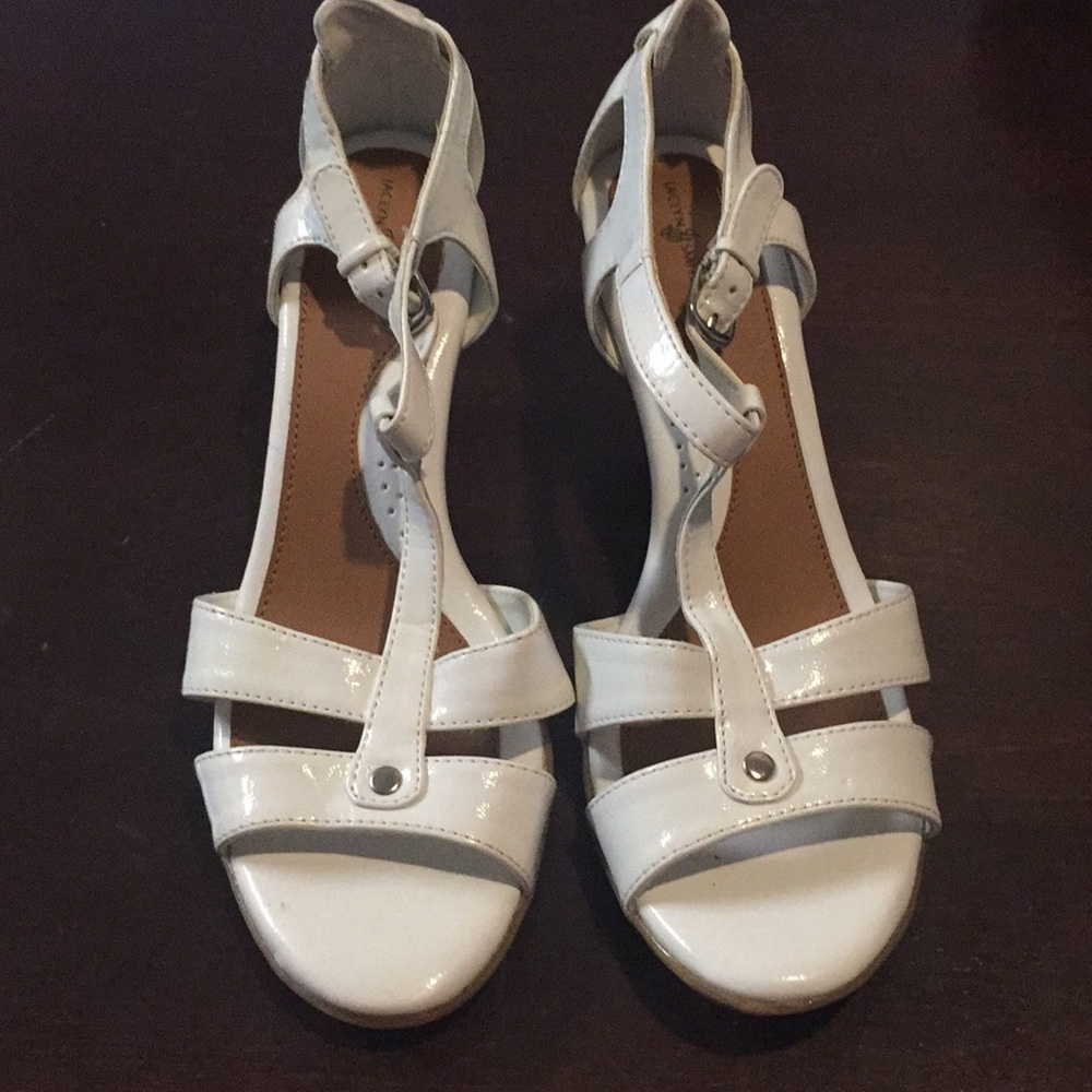 Jaclyn Smith white sandals size 8.5 EUC